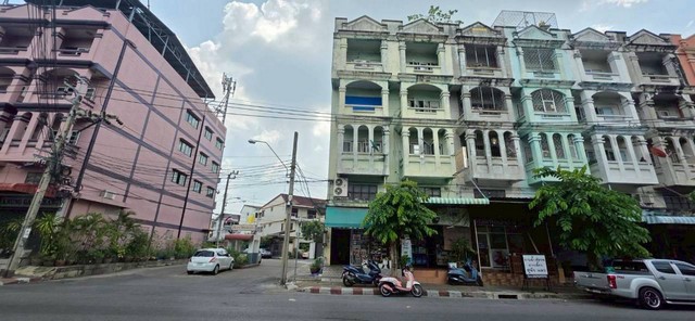 ขายตึกหลังมุม